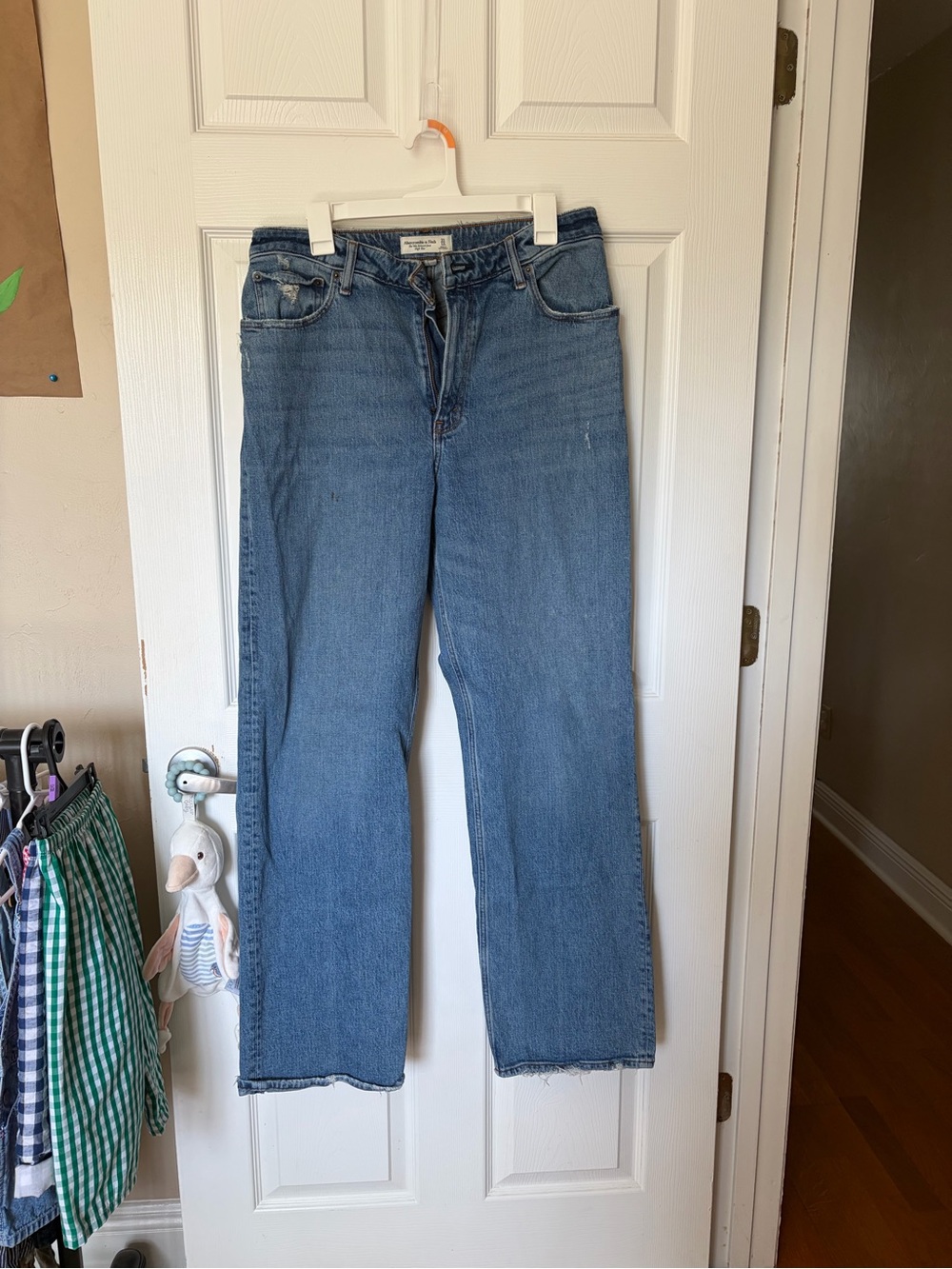 Abercrombie Denim High-Rise Straight Leg Jeans in Medium Wash size 31